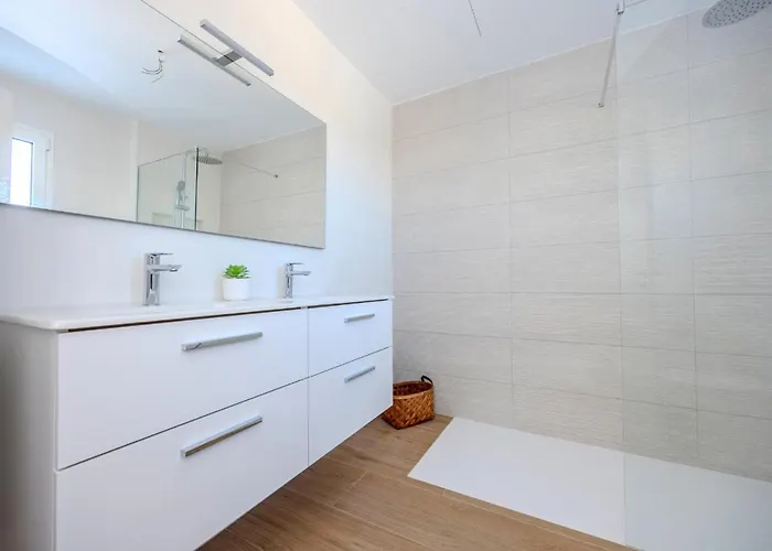 Serena Del Mar By Livvo *